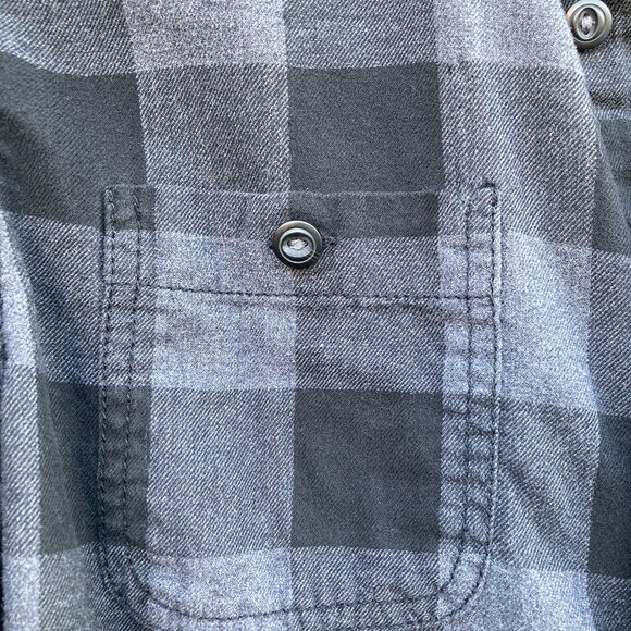 American Eagle Classic Gray & Black Buffalo Check Flannel - Size Men's Medium - Picture 3 of 5